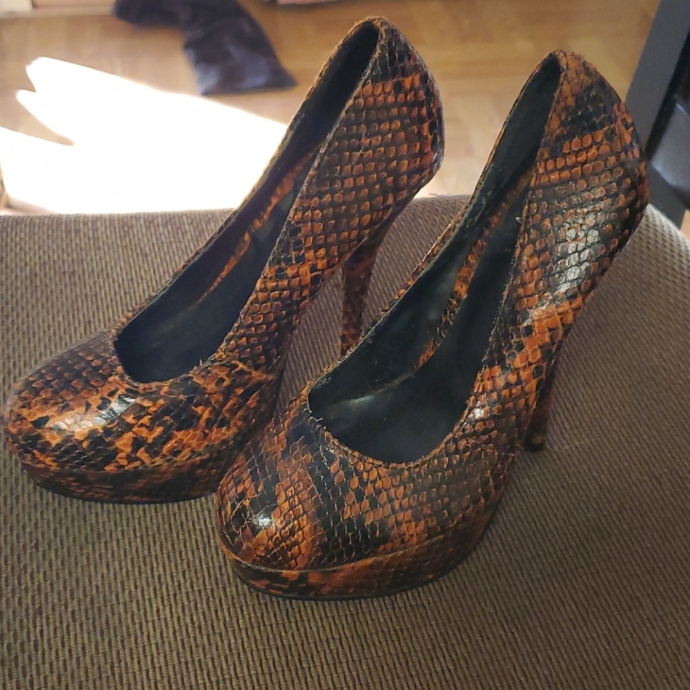 **NWOT**Delicious Platform Heels